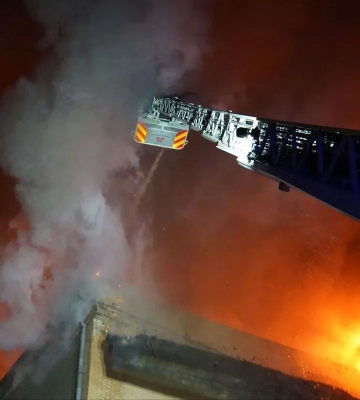 У Черкасах досі гасять пожежу після нічної атаки дронів