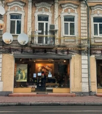 На столичному Подолі демонтовано пів сотні вивісок, що порушували дизайн-код міста На столичному Подолі демонтовано пів сотні вивісок, що порушували дизайн-код міста