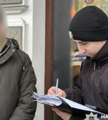 Удалял из базы розыска за $500-1000: в Одессе на взятке задержан работник ТЦК. ФОТОрепортаж