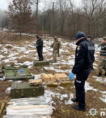 На Чернігівщині виявили три схрони зброї: вилучено майже тонну боєприпасів
