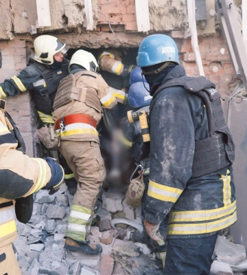 Удар по Изюму — в поврежденном здании были налоговая, соцзащита и казначейство