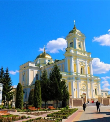 ПЦУ покарала митрополита, в якого у соборі увіковічили місцевих бізнесменів