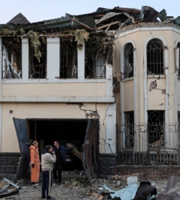 Через російський обстріл Херсона двоє людей потрапили до лікарні