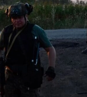 Знімальна група ТСН потрапила під російський обстріл біля Вовчанська: поранено оператора. ФОТО
