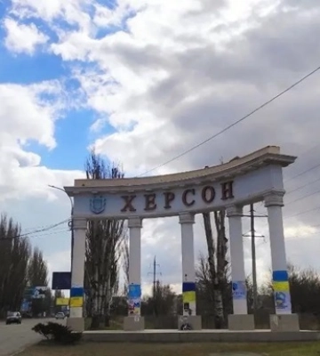 Росіяни атакували дроном Херсон, четверо поранених