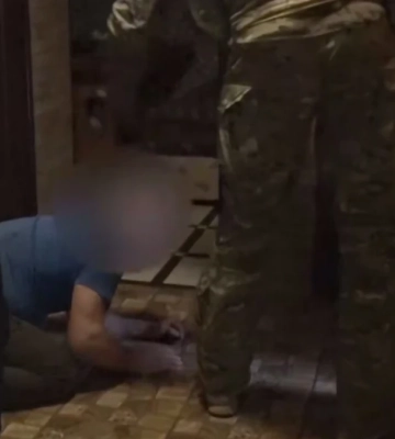 На окупованій Херсонщині місцевого жителя затримали нібито за участь у незаконному збройному формуванні