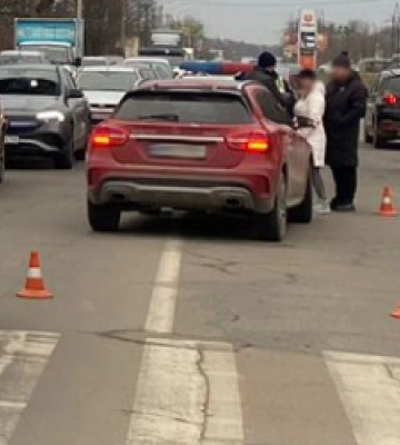 Львів’янка потрапила на лікарняне ліжко через наїзд Mercedes