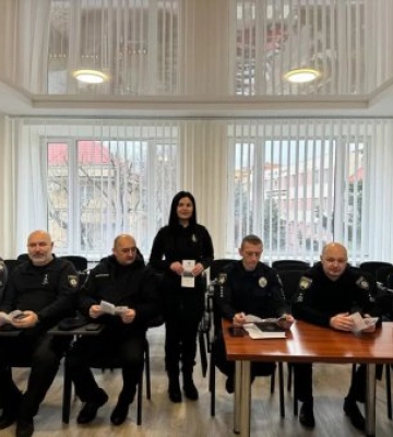 В Ужгороді для поліцейських охорони провели профілактичне заняття
