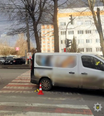 У Хмельницькому мікроавтобус на пішохідному переході збив стареньку жінку, - поліція