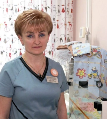 "Найцінніше — посмішки батьків": медсестра з Луцька понад 30 років виходжує недоношених дітей