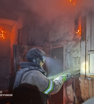 На Донеччині російський авіаудар зруйнував будинок із людьми