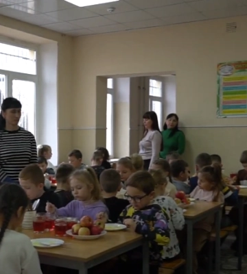 Всі школярі початкової ланки у Мукачівській громаді щодня отримують безкоштовні гарячі обіди