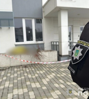 Випали з вікна 16-го поверху: поліція розслідує обставини смерті жінки та дитини в Одесі