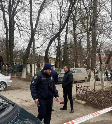 Возле ТЦК в Каменец-Подольском прогремел взрыв: сообщают о погибшем и раненых
