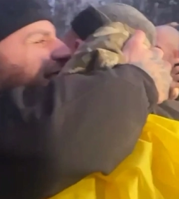 «Красава! Ти як там вижив, ти ж такий ніжний»: лучанин дочекався свого побратима з полону (відео)