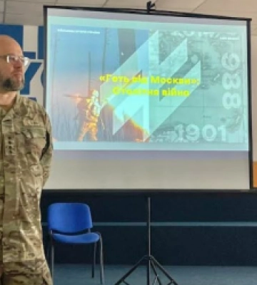 «Геть від Москви»: офіцер «Азову» прочитав історичну лекцію у Львові