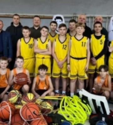 Баскетболісти Нововолинська отримали новий спортивний інвентар