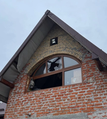 Уламки дрона неподалік Львова пошкодили будинок. В ОВА розповіли, наскільки сильно