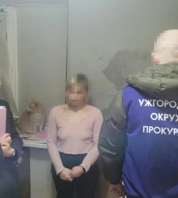 Розсилала наркотики поштою: в Ужгороді на торгівлі канабісом і метамфетаміном викрили місцеву жительку