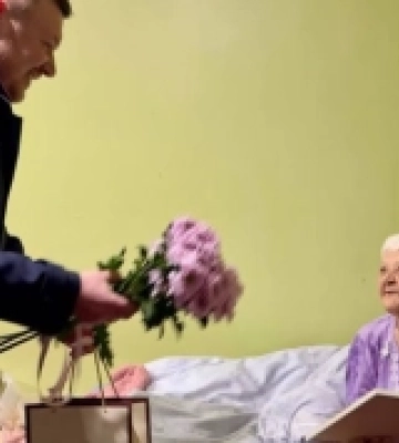 На Волині жінку привітали із 95-річним ювілеєм