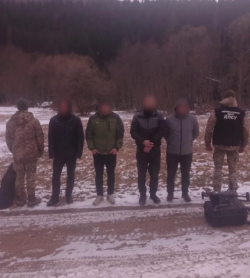 Прикордонники на кордоні з Румунією затримали трьох порушників. З’явилося відео