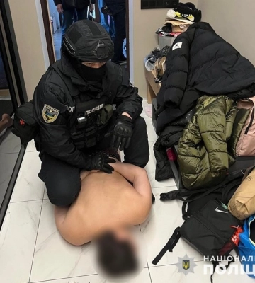 У Дніпрі учасники злочинного угруповання силою відібрали приміщення аптеки