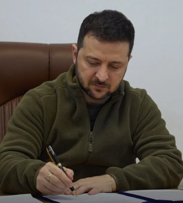 Зеленський ввів санкції проти капітанів російського танкерного флоту та розкрадачів українських музеїв