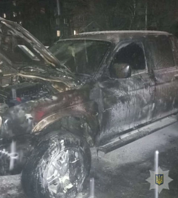 На Дніпропетровщині невідомі підпалили військовий автомобіль