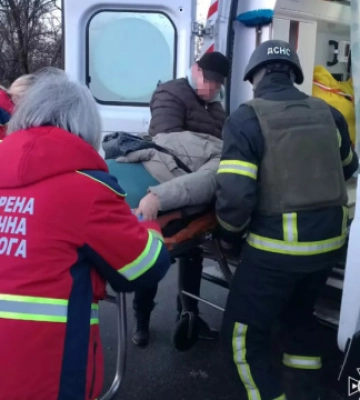 Автобус в’їхав у дерево: на Дніпропетровщині у ДТП постраждали 14 людей