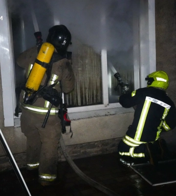 Нічна пожежа на Одещині: у вогні опинилися аптека, кафе та магазин - ФОТО