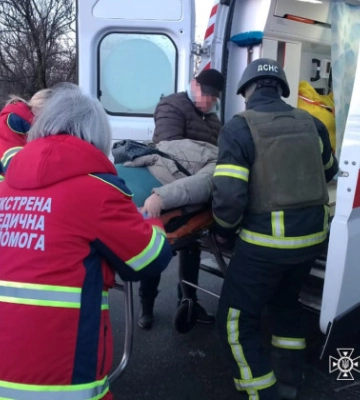 На Дніпропетровщині автобус в’їхав у дерево – 14 постраждалих у ДТП