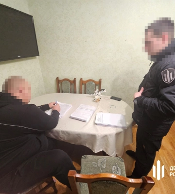 ДБР викрило посадовців, які вкрали понад 100 млн грн під час закупівель для ЗСУ