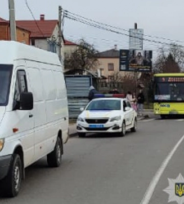 Біля Львова водій мікроавтобуса збив 10-річного хлопця