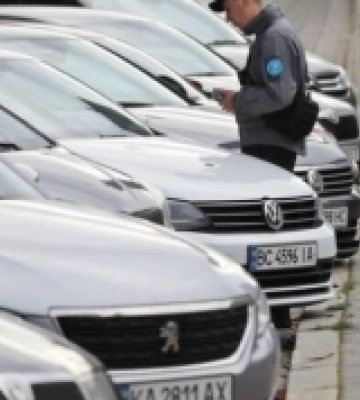900 порушень паркування за тиждень: у Рівному штрафують водіїв