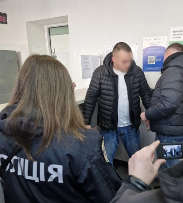У Вінниці затримали «бігунка», який «вирішував» питання у Сервісному центрі МВС