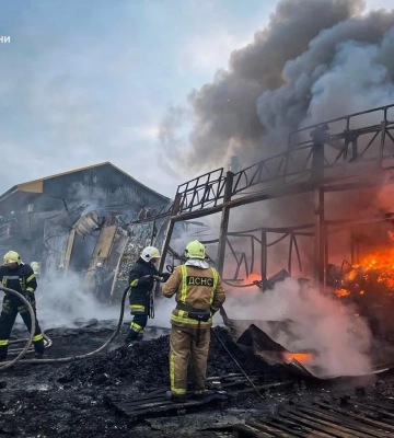 Масштабна пожежа спалахнула у центрі управління відходами під Києвом: деталі