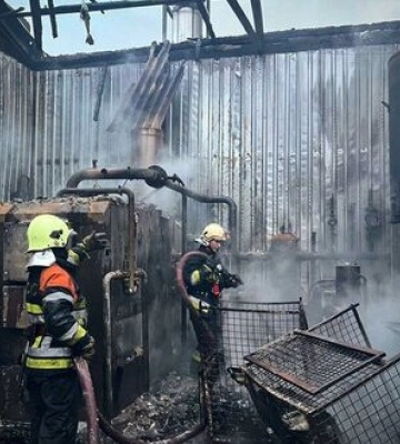 Триває ліквідація пожежі в центрі управління відходами на Київщині. ВІДЕО+ФОТОрепортаж