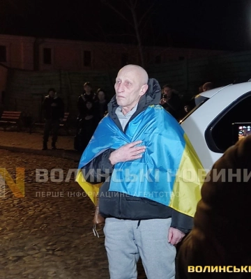 Луцьк привітав звільненого з полону захисника Віталія Войтовича