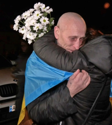 Луцьк привітав звільненого з полону захисника Віталія Войтовича