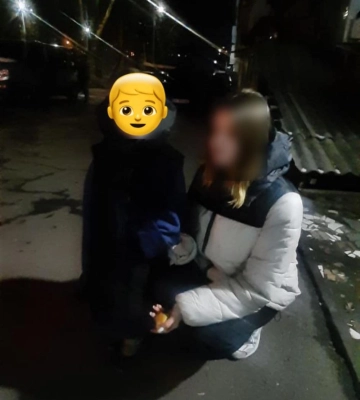У Рівному небайдужа жінка допомогла повернути додому хлопчика, який загубився