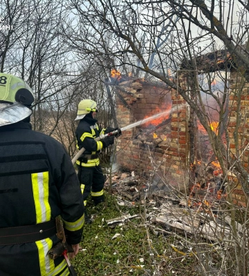 Новий фейк: на Волині рятувальники закликають людей самим гасити пожежі