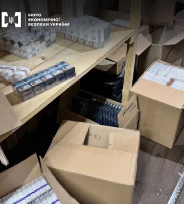 У Чернівцях судили жінку, яка продавала фальсифіковані цигарки на Калинівському ринку