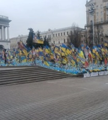 На Майдані на меморіалі загиблих українських воїнів відбулися зміни у впорядкуванні