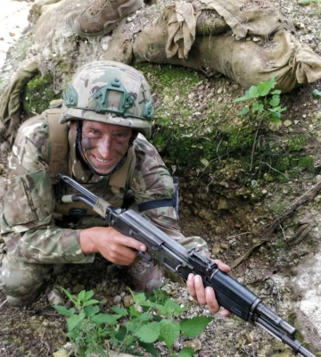 Рятували, як могли, але від численних поранень серце захисника зупинилося: спогади про молодого Героя з Волині