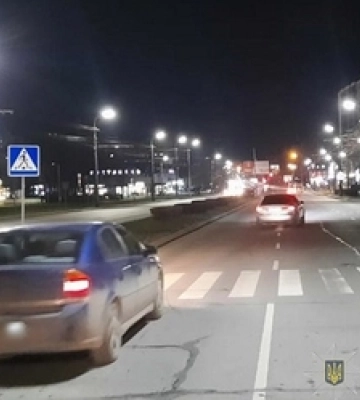 У Луцьку під колесами автівок опинилися школяр та пенсіонерка