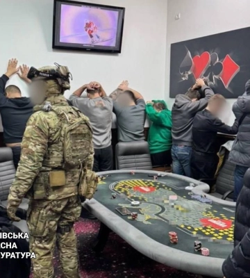 Нелегальний покер-клуб «накрили» у Харкові: вилучено понад 121 тис. грн 