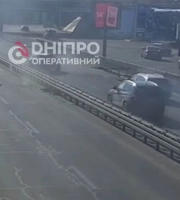 У Дніпрі на Слобожанському проспекті зіткнулися "BMW" та "Renault" (ВІДЕО)