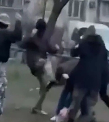 У Києві розшукали підлітків, які побили хлопця на Оболоні та виклали відео в мережу