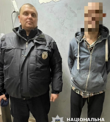У Харкові поліція розбирається з домашнім насильником, який тиранив старенького батька