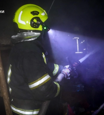 Вночі майже 40 вогнеборців гасили пожежу в Одесі (фото, відео)